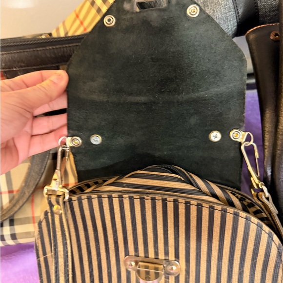 FLASH SALE 50% OFF 24HRS 1970'S authentic Fendi penguin flap. RARE - Picture 3 of 15